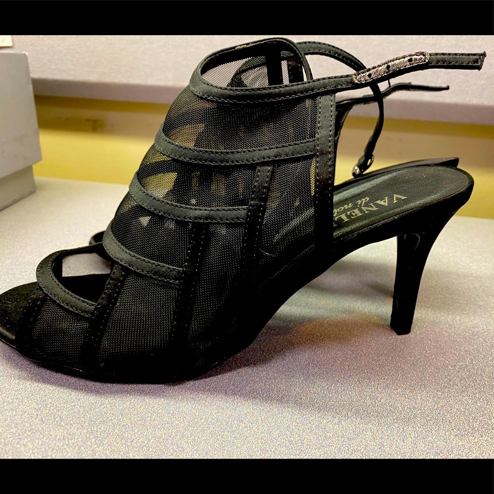 Black heel sandals
